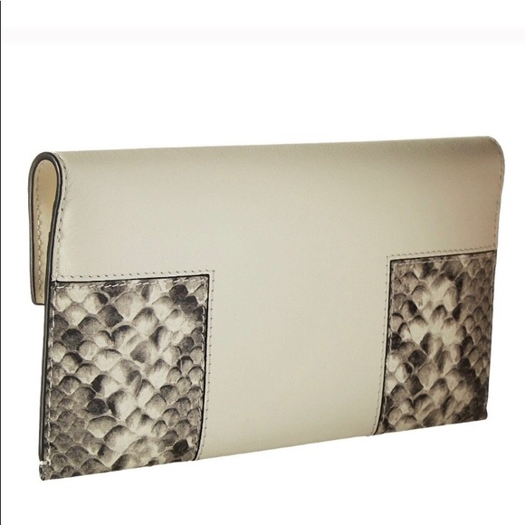 ❌SOLD❌NWT TORY BURCH LEATHER BLOCK T TRAVEL WALLET - Picture 3 of 7